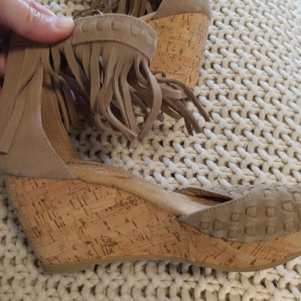 Minnetonka Tan Leather Isabel Wedge High Heel Shoes w/ Fringe and Cork Size 7